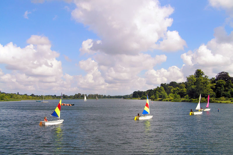 Sailing on Whitlingham Great Broad by Leo Reynolds