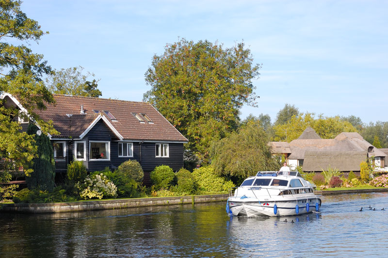 Riverside Cottages on the River Bure at Wroxham